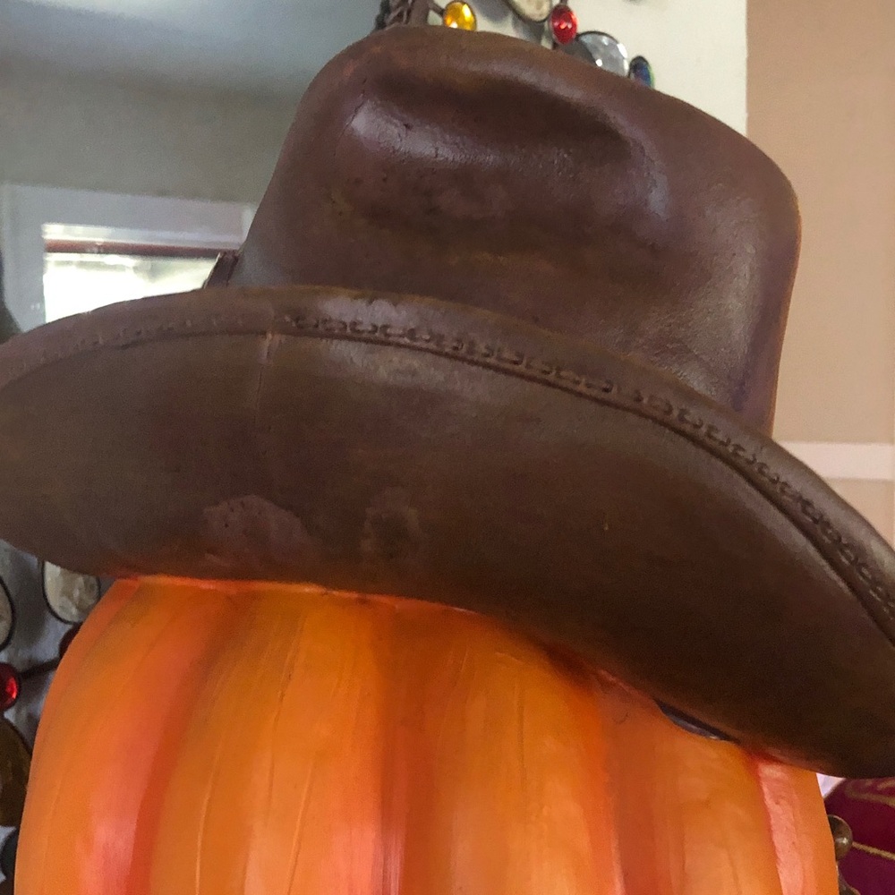 NWT Brown Cowboy Hat Orange Pumpkin Jack-O'-Lantern Décor Figurine - Picture 5 of 6